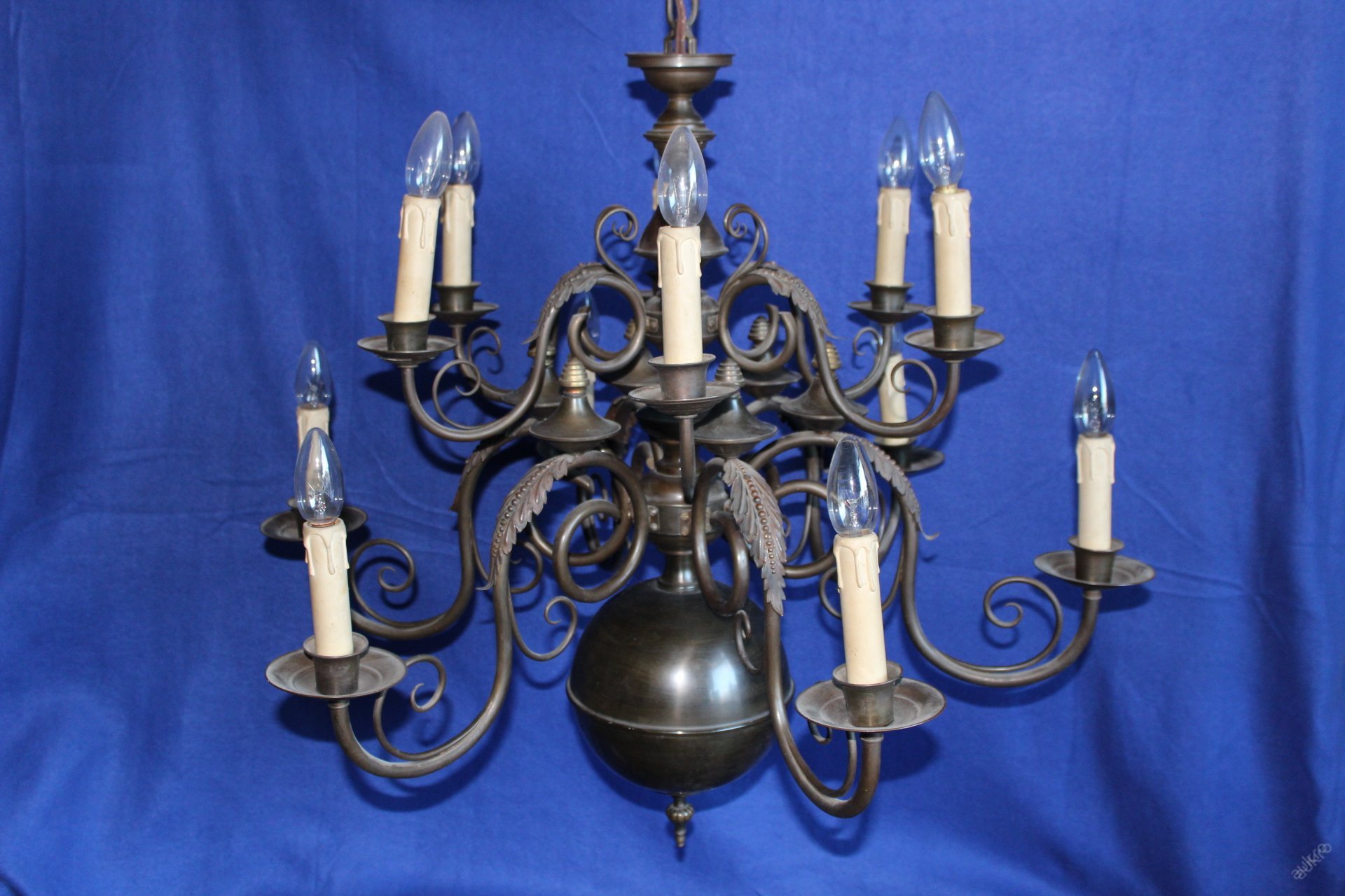 LUXUSNÍ STAROŽITNÝ LUSTR