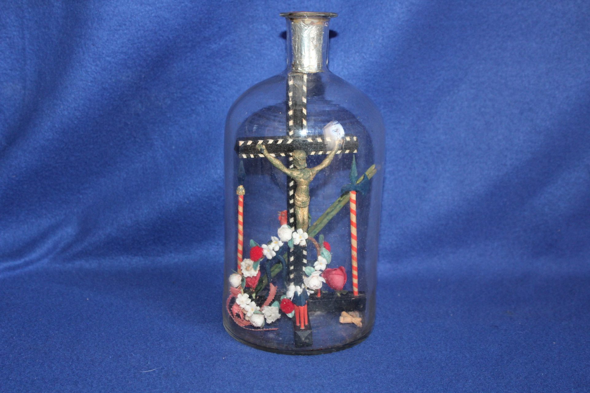 MONTÁŽ V LÁHVY, KŘÍŽ