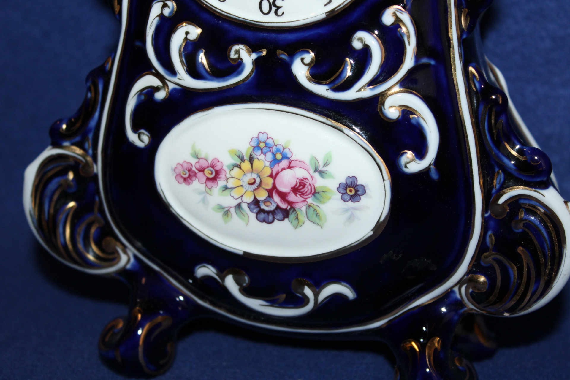 PORCELÁNOVÉ HODINY, FIGURA