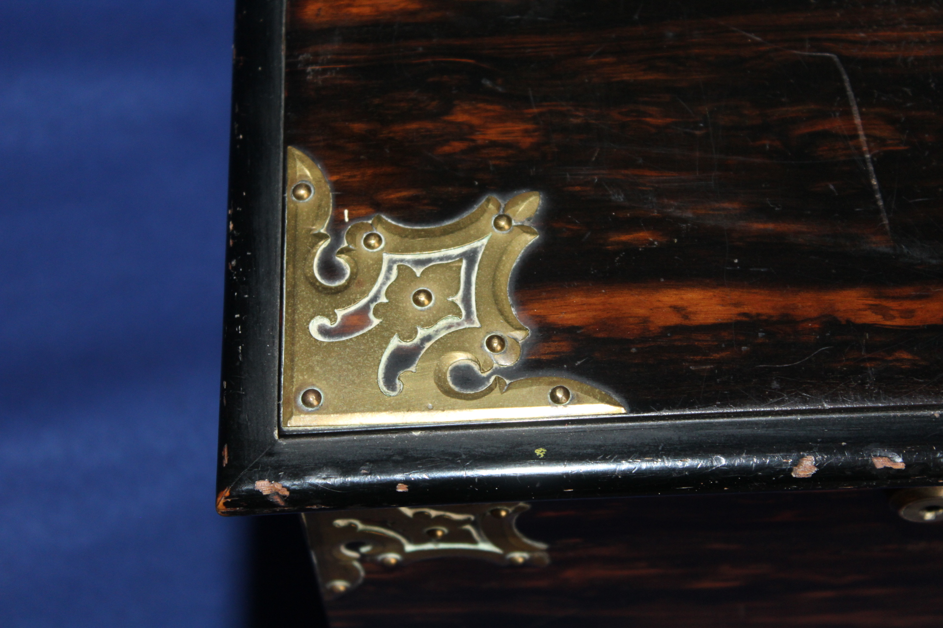 LUXUSNÍ ČAJOVÁ SKŘÍŇKA