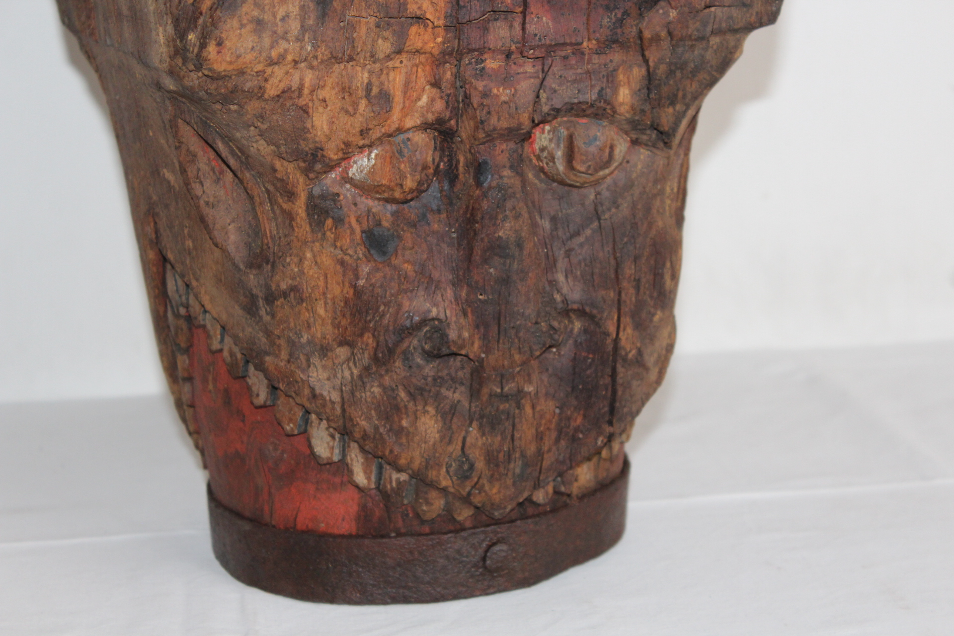 DŘEVOŘEZBA ČERTA, ÚSTÍ KOVÁŘSKÉHO MĚCHU