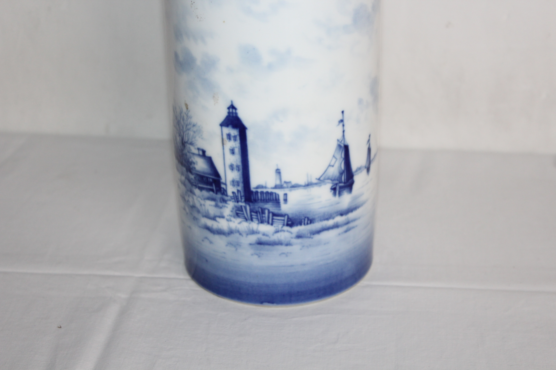 STAROŽITNÁ PORCELÁNOVÁ NÁDOBA, NĚMECKO