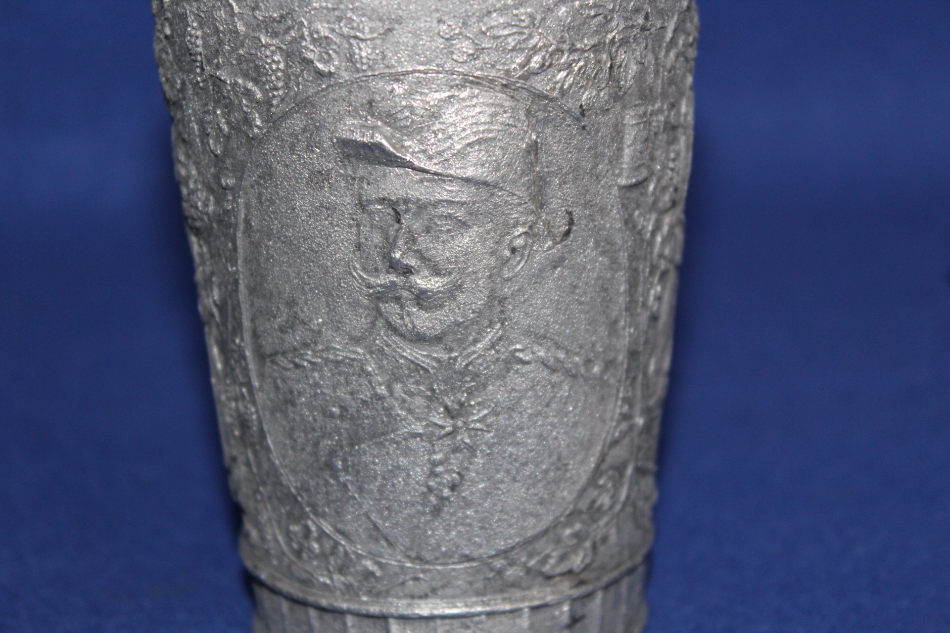 STAROŽITNÝ CÍNOVÝ POHÁR, CÍSAŘ VILÉM II.