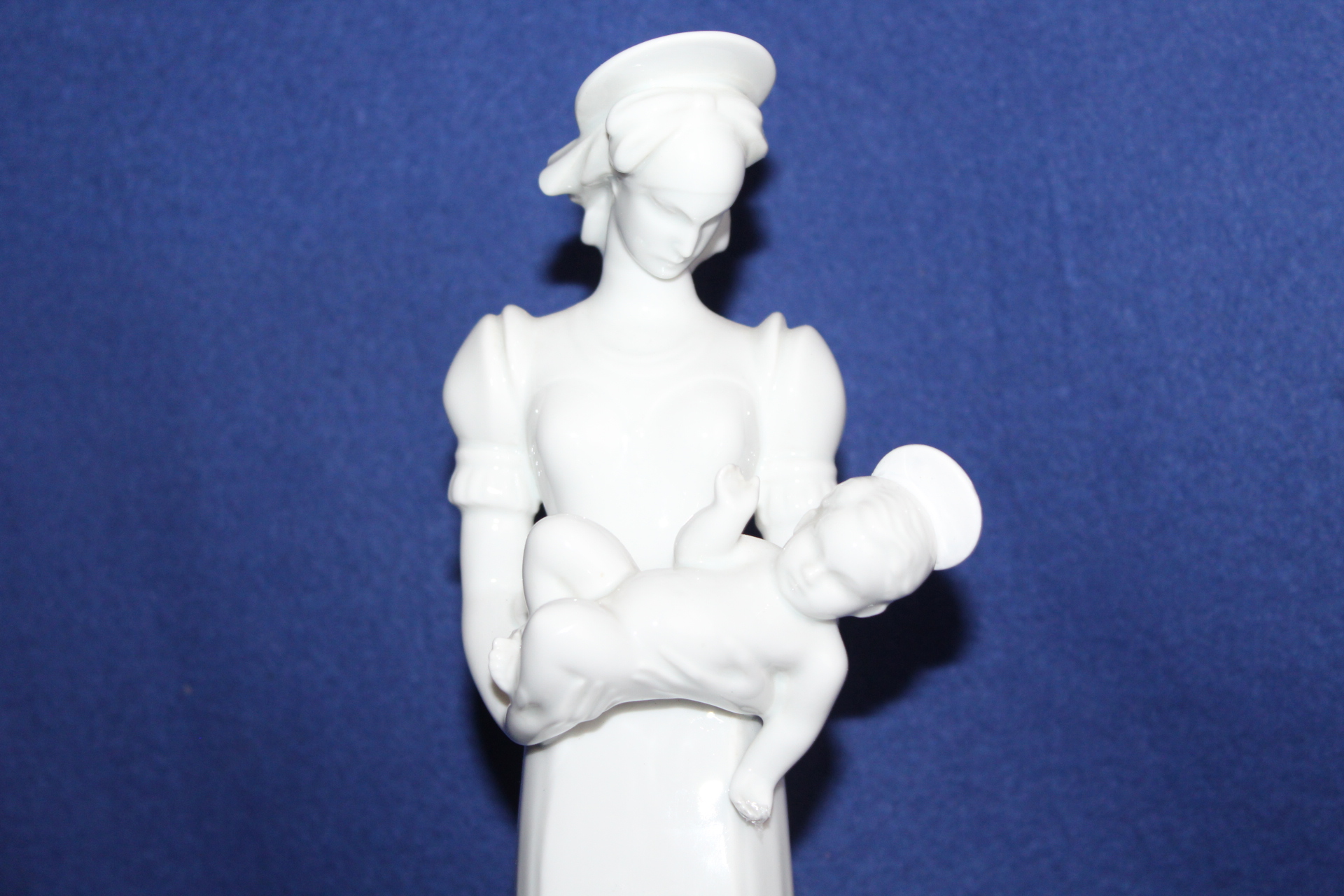 VZÁCNÁ PORCELÁNOVÁ SOCHA, zn. herend