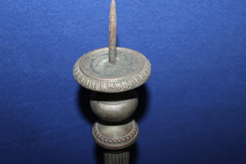 VELKÝ STAROŽITNÝ SVÍCEN