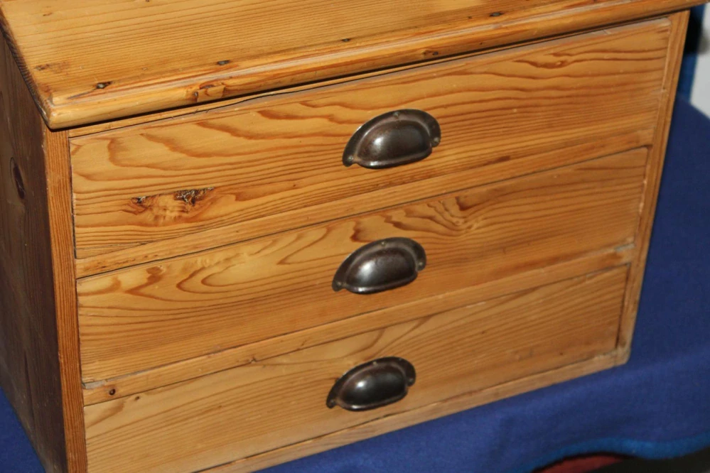 STAROŽITNÁ SKŘÍŇKA, OTEVÍRACÍ