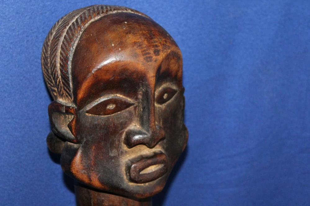 STARÁ AFRICKÁ SOCHA