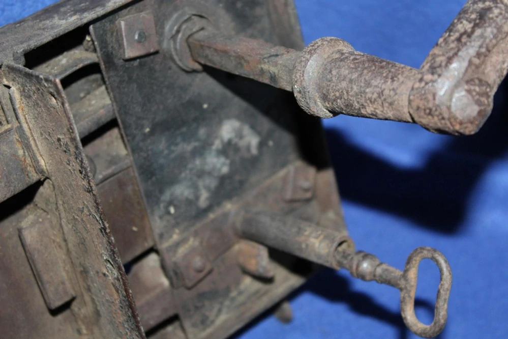 VELKÝ STAROŽITNÝ ZÁMEK