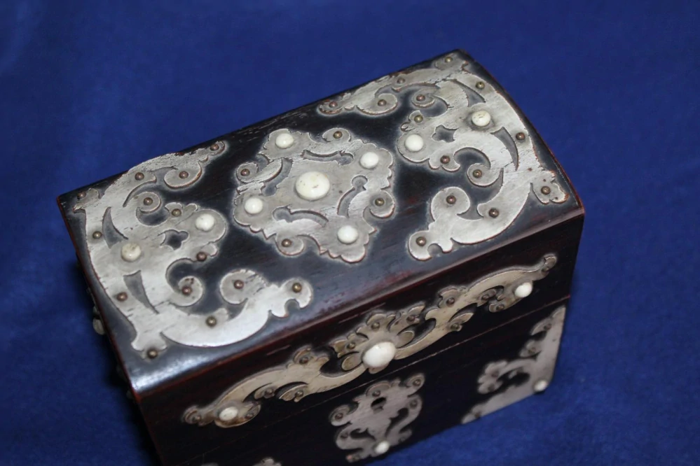 VYKLÁDANÁ TRUHLIČKA