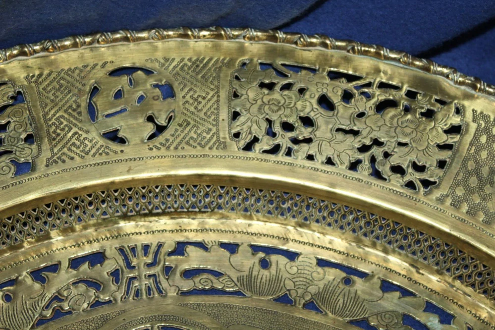 OBROVSKÝ STAROŽITNÝ TÁC, CHINA?