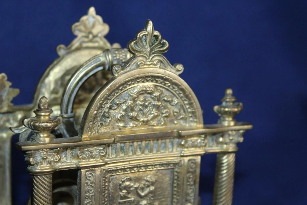 ZÁMECKÝ STOJAN NA UBROUSKY