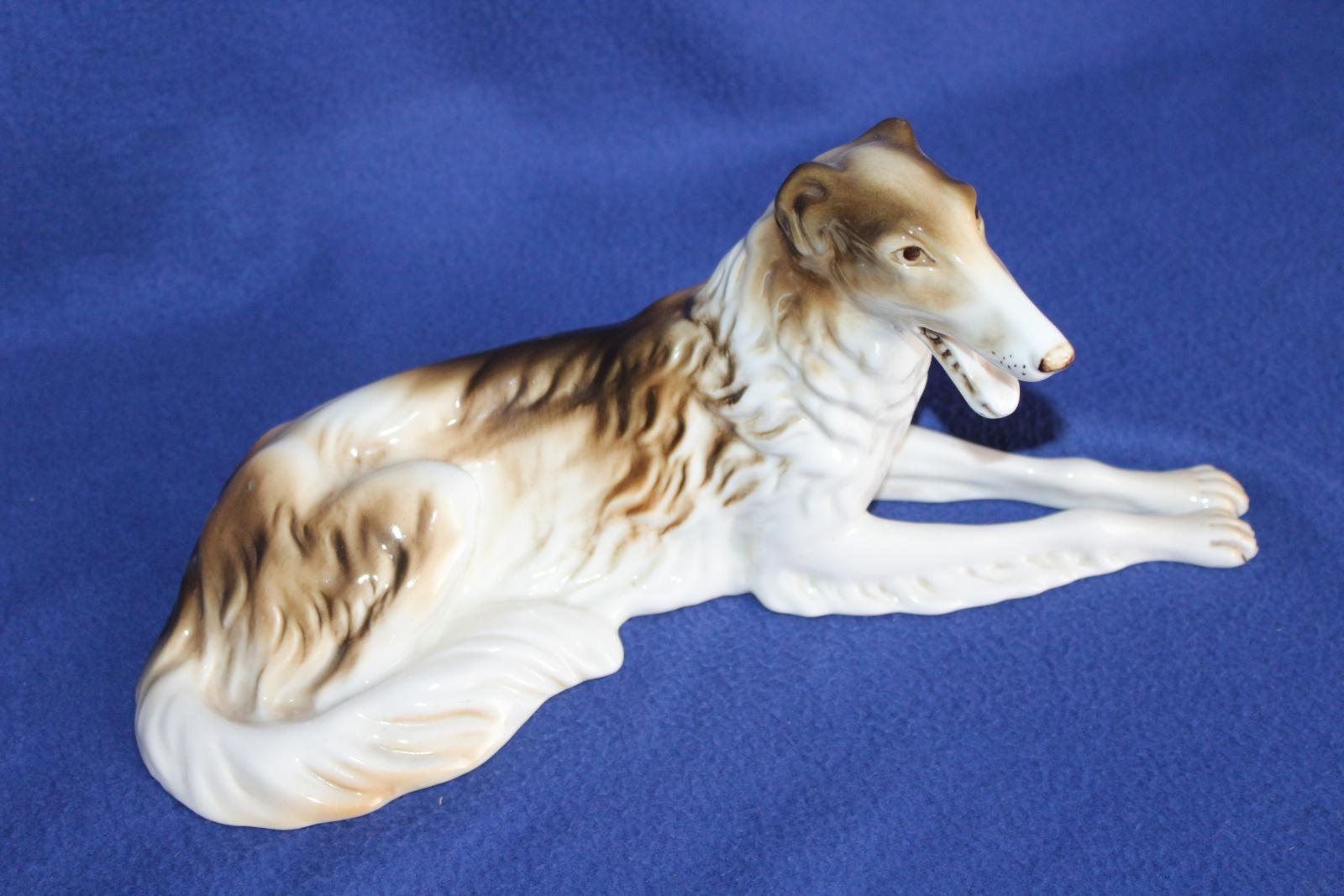 VELKÝ PORCELÁNOVÝ PES, SOCHA