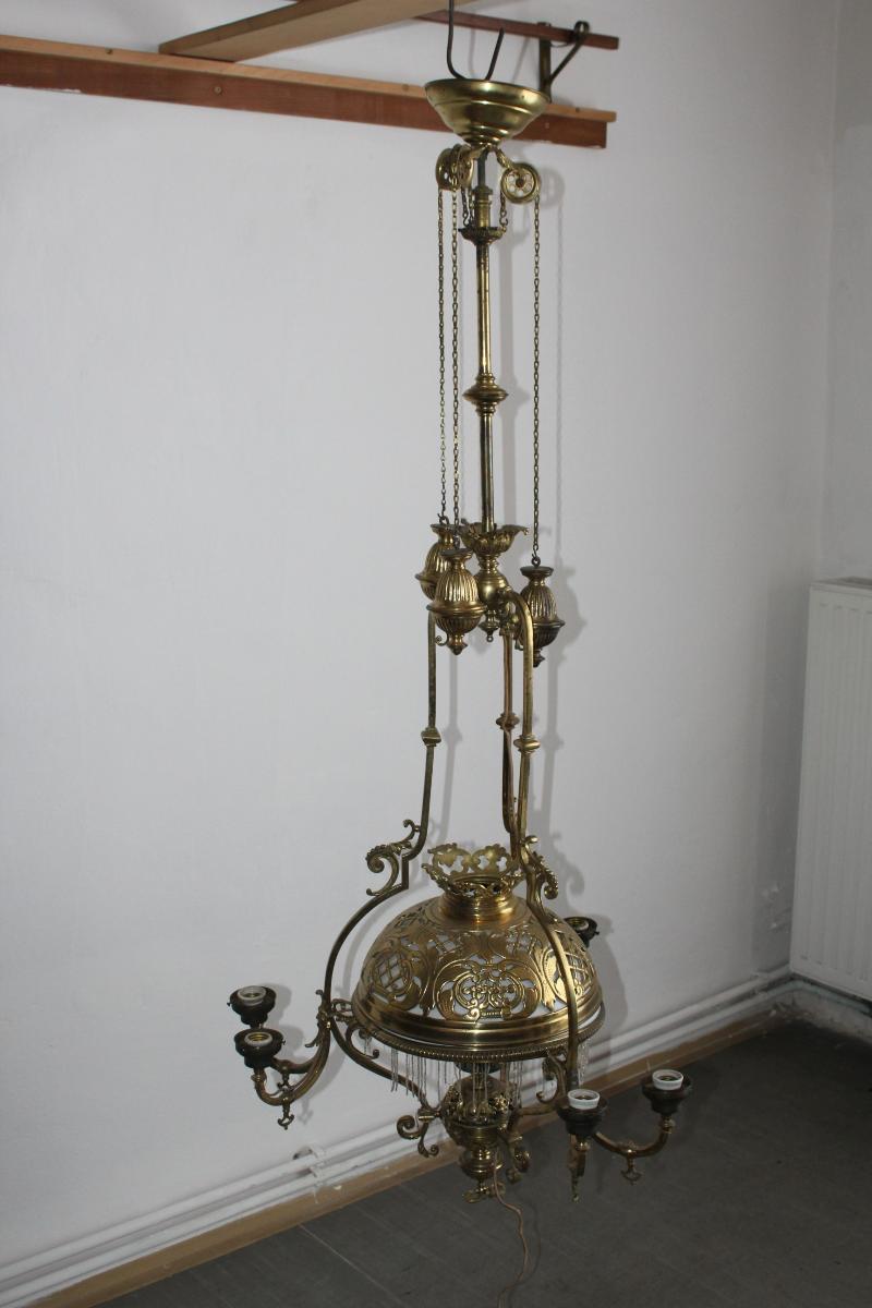 STAROŽITNÝ LUSTR, STAHOVAČKA