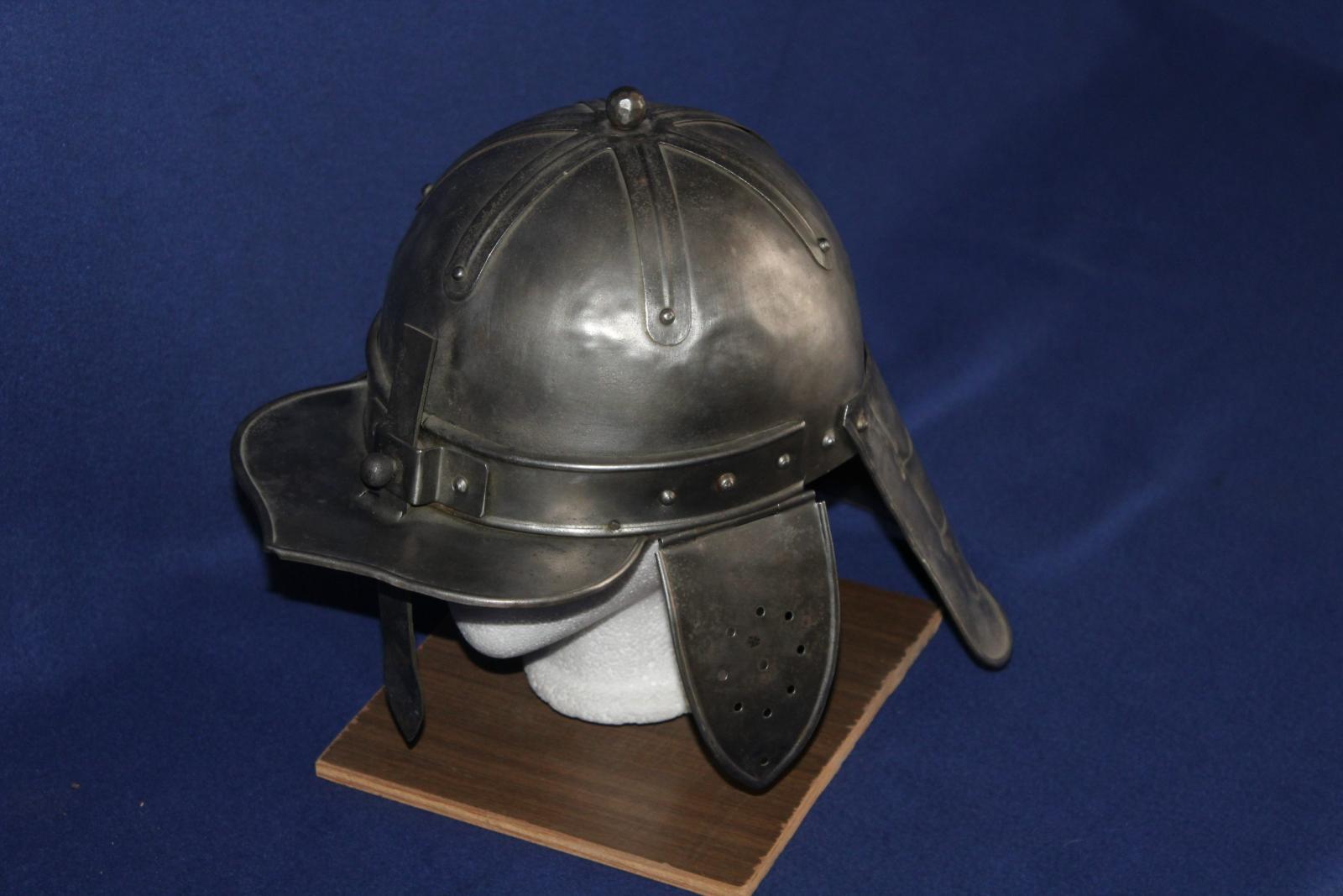 STARÁ VOJENSKÁ HELMA, ŽELEZNÁ