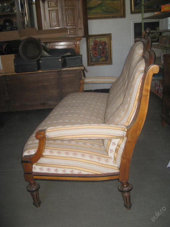 STAROŽITNÁ SEDAČKA