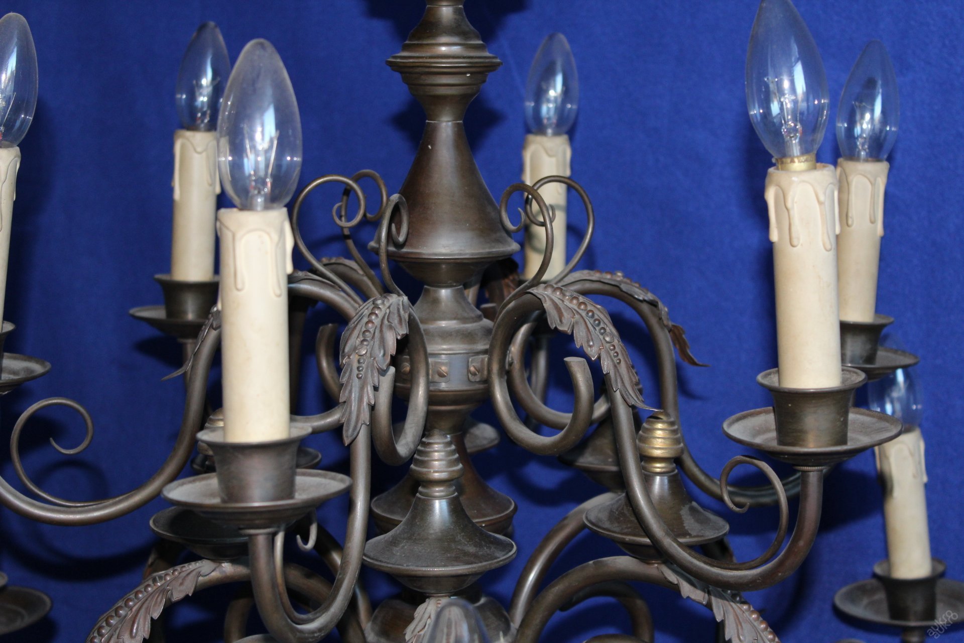 LUXUSNÍ STAROŽITNÝ LUSTR