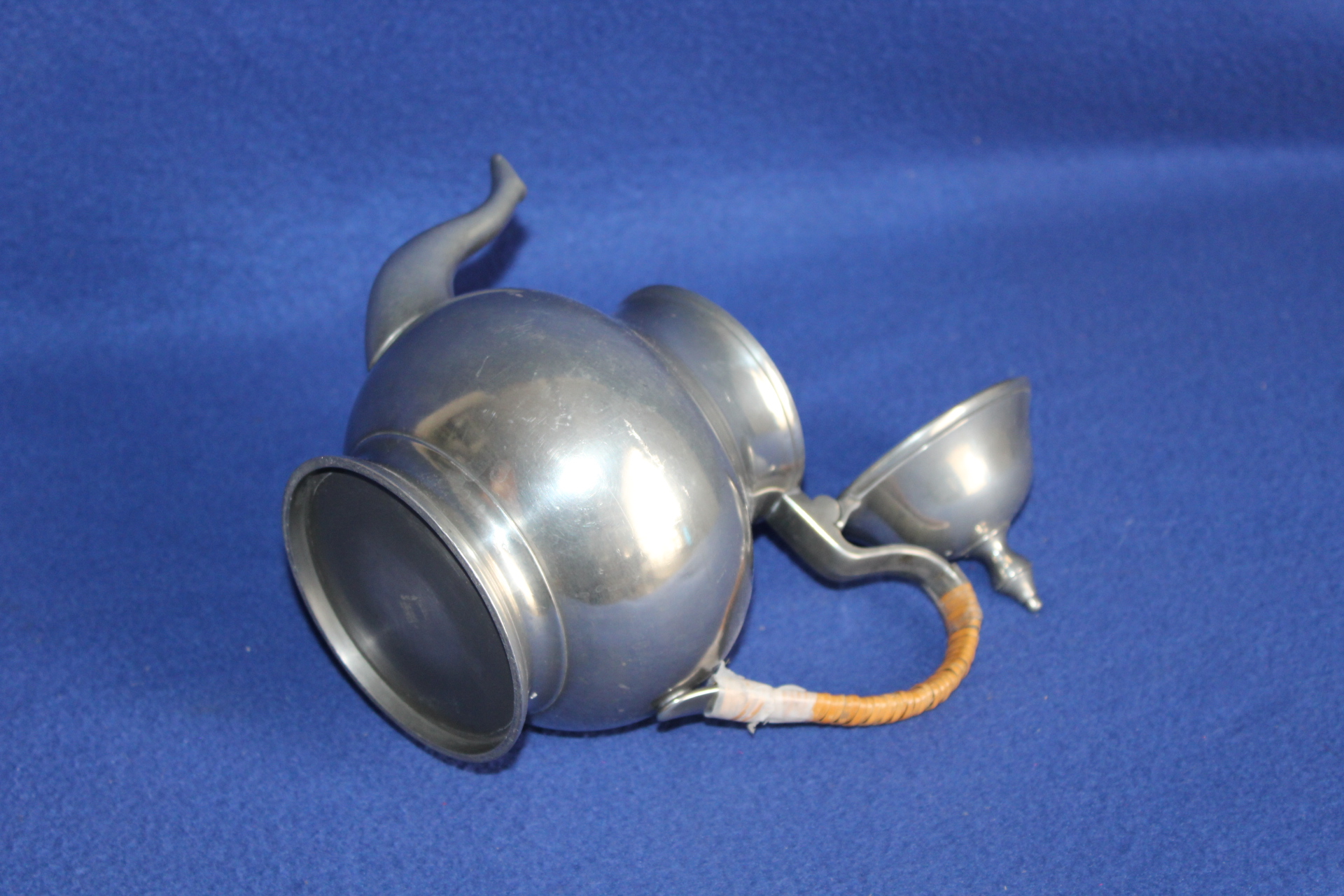 CÍNOVÁ KONVICE, značená