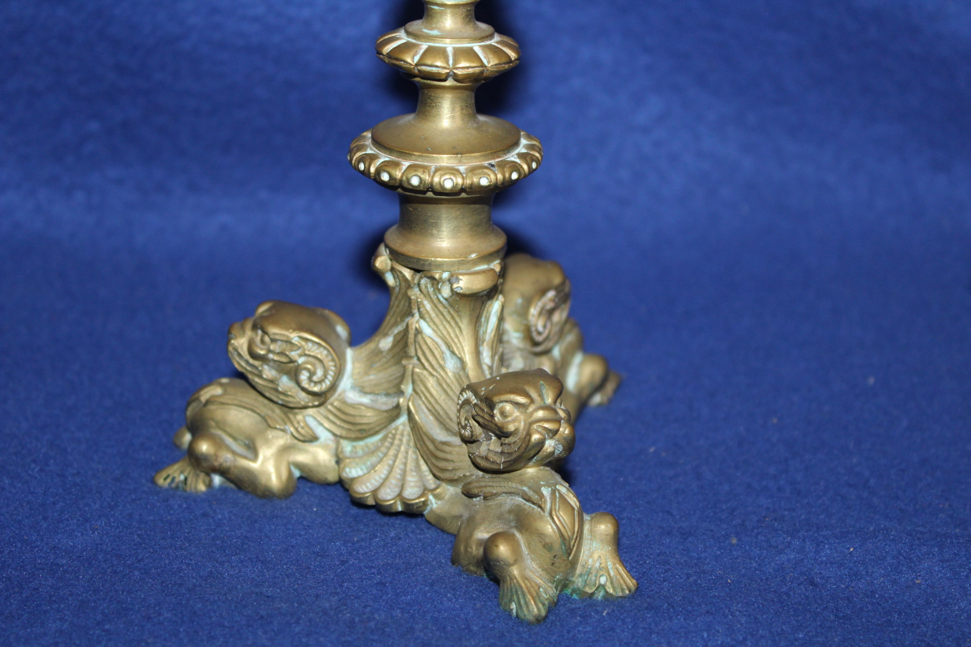 KRÁSNÝ MOSAZNÝ SVÍCEN