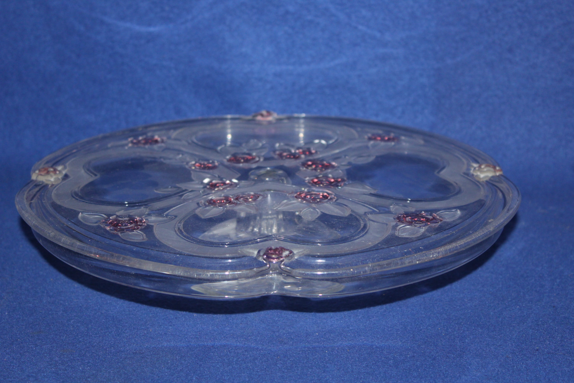 SKLENĚNÝ NÁSTOLEC NA PROSTÍRÁNÍ