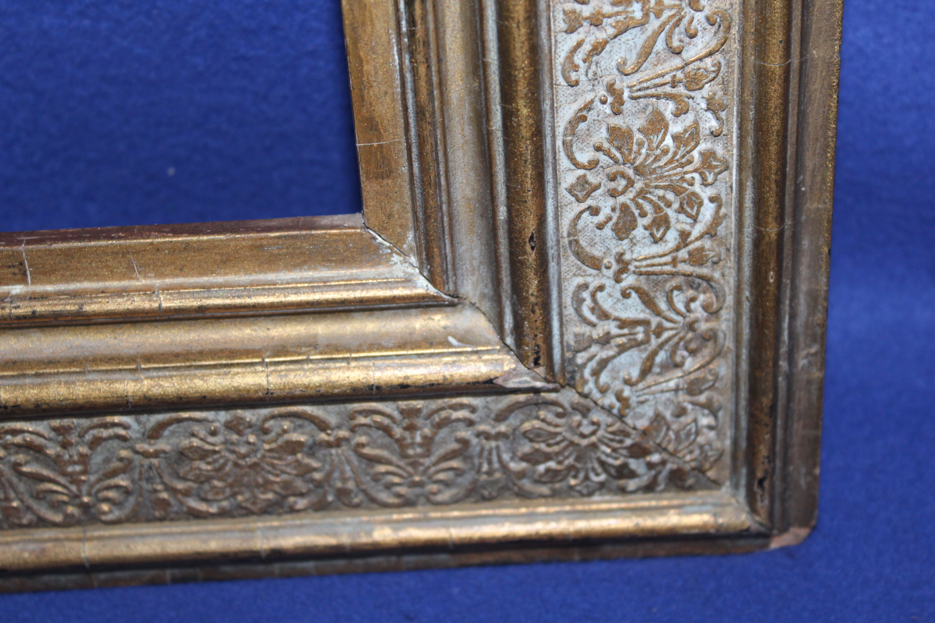 ZLACENÝ RÁM NA ZRCADLO