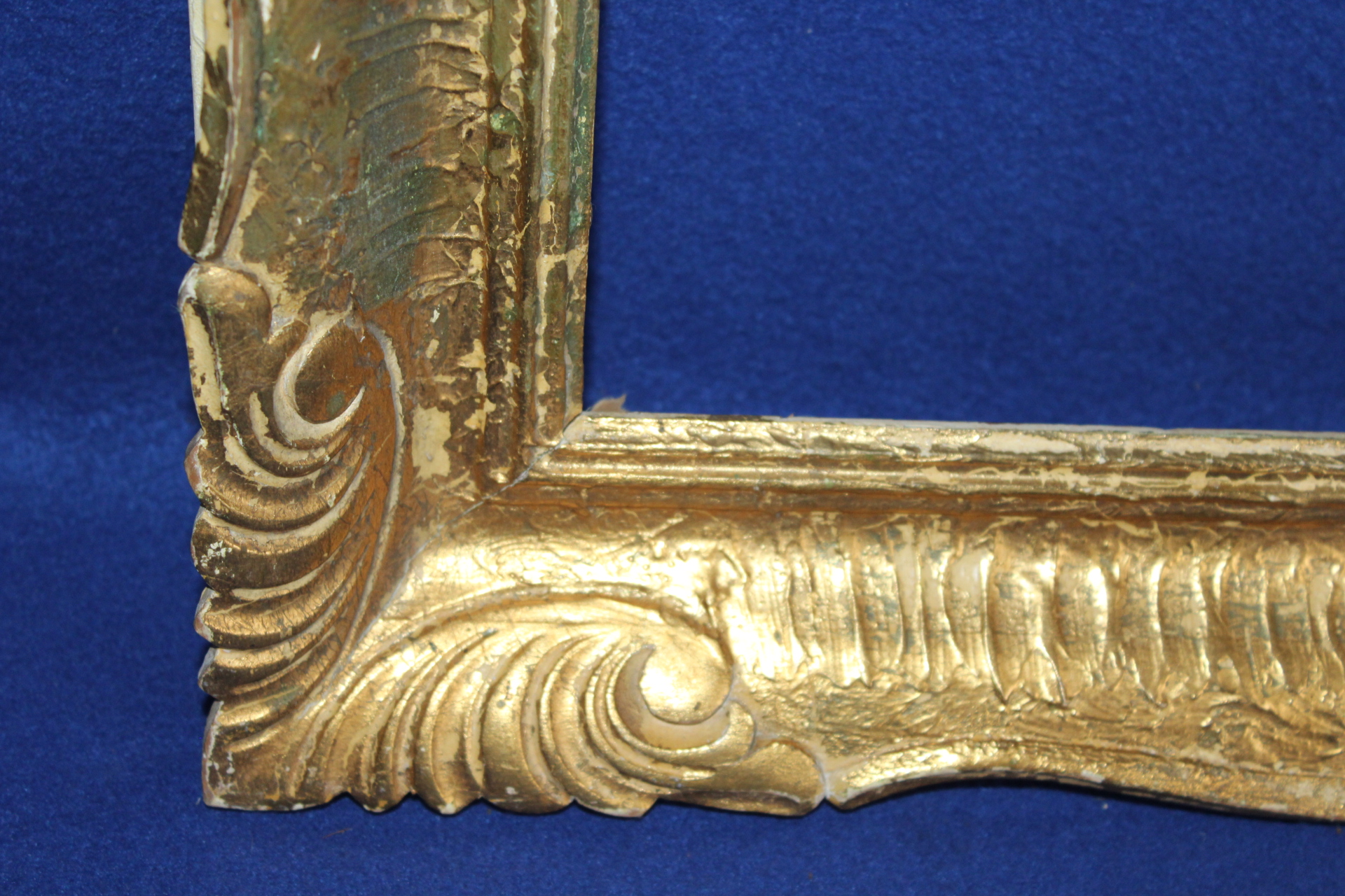 ZLACENÝ RÁM NA ZRCADLO