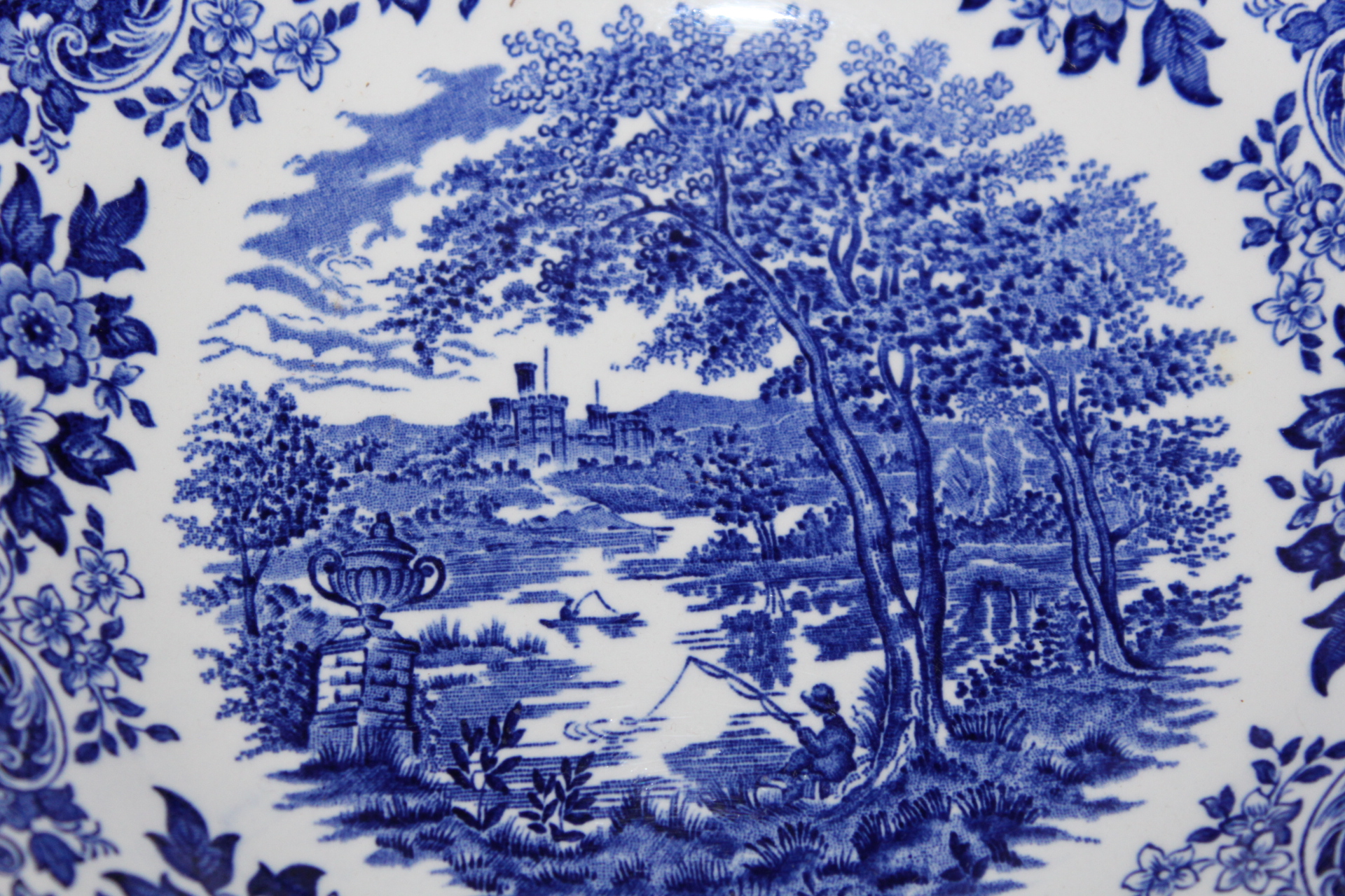 TALÍŘ, MÍSA, ENGLAND