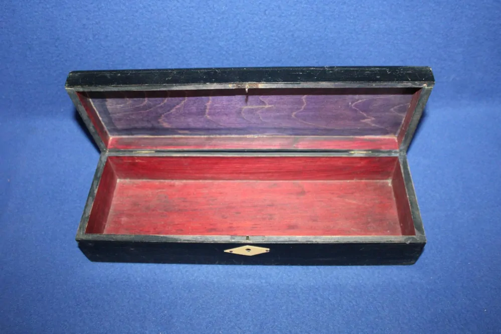 KAZETA, KRABIČKA NA RUKAVICE