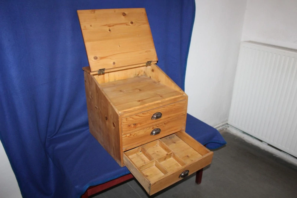 STAROŽITNÁ SKŘÍŇKA, OTEVÍRACÍ