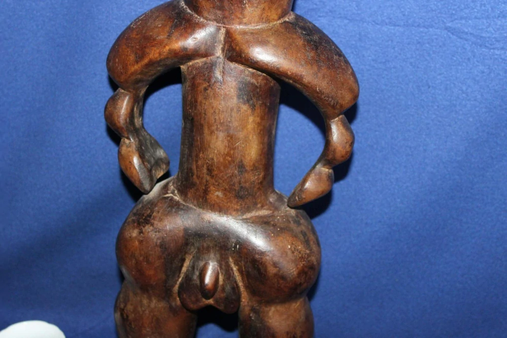 STARÁ AFRICKÁ SOCHA