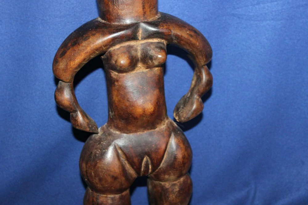 STARÁ AFRICKÁ SOCHA