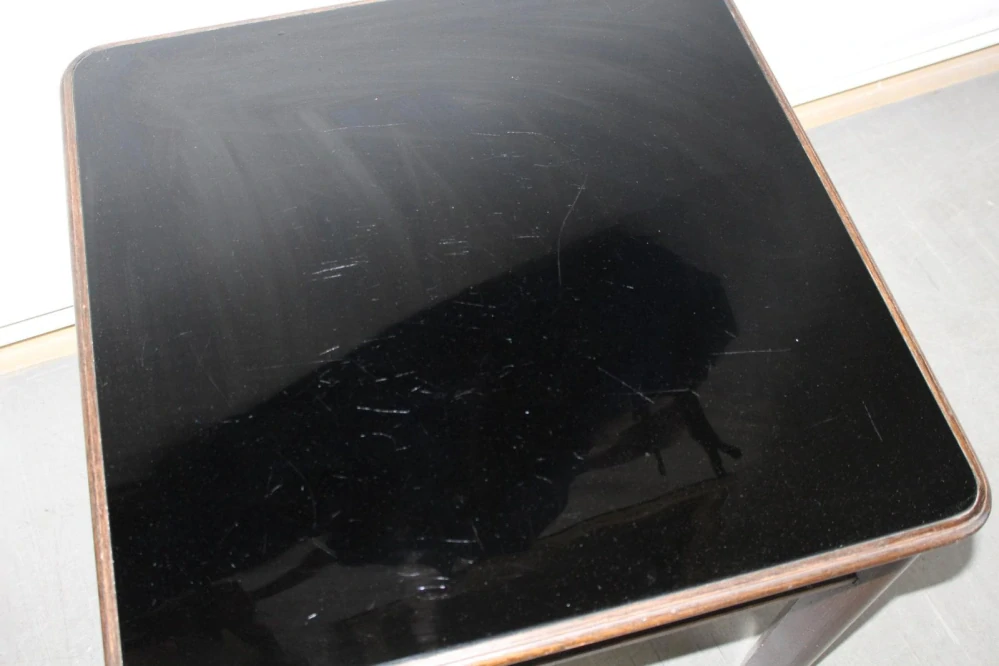 STŮL S OPAXITOVOU DESKOU, HALABALA?