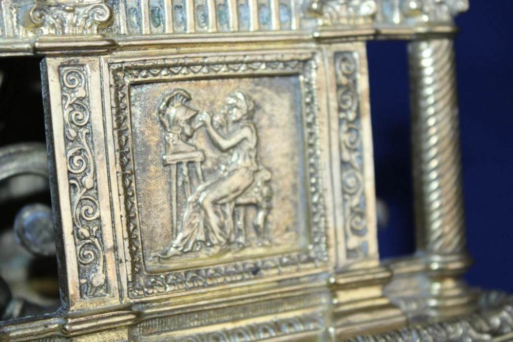 ZÁMECKÝ STOJAN NA UBROUSKY