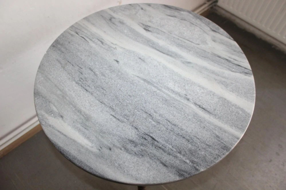 STOLEK S MRAMOROVOU DESKOU