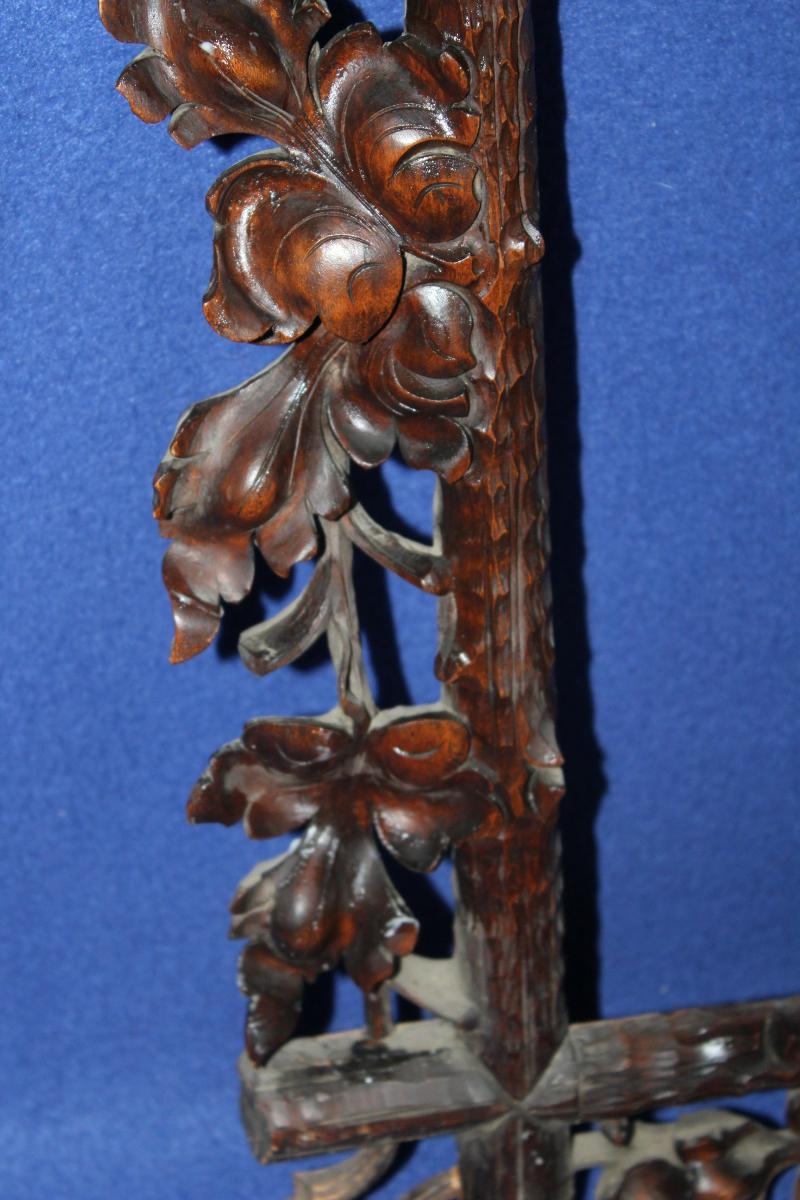 STAROŽITNÝ VYŘEZÁVANÝ RÁM, POMOCNICE KŘESŤANŮ ORODUJ...