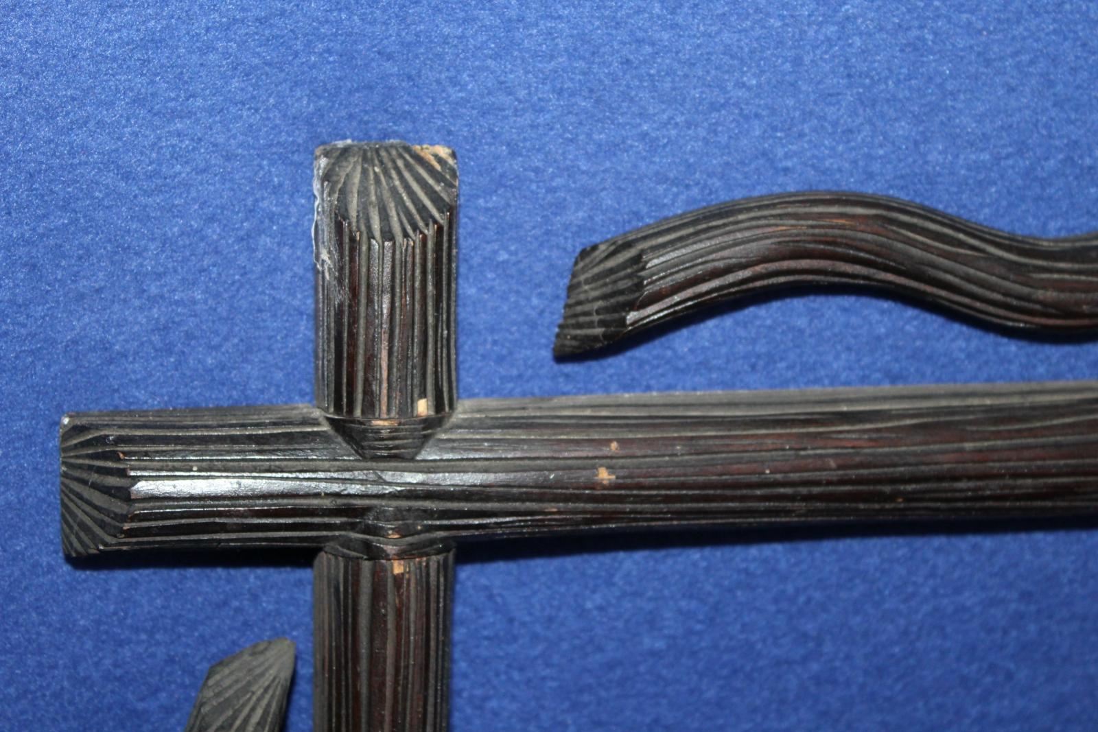 VELKÝ VYŘEZÁVANÝ RÁM