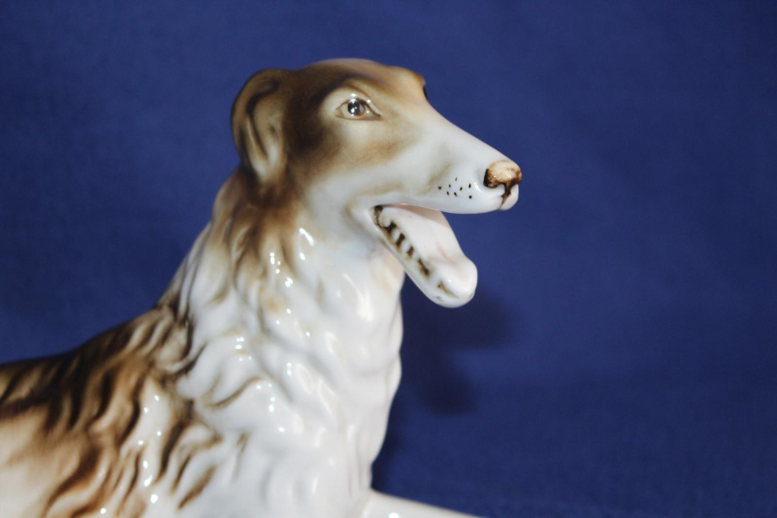 VELKÝ PORCELÁNOVÝ PES, SOCHA