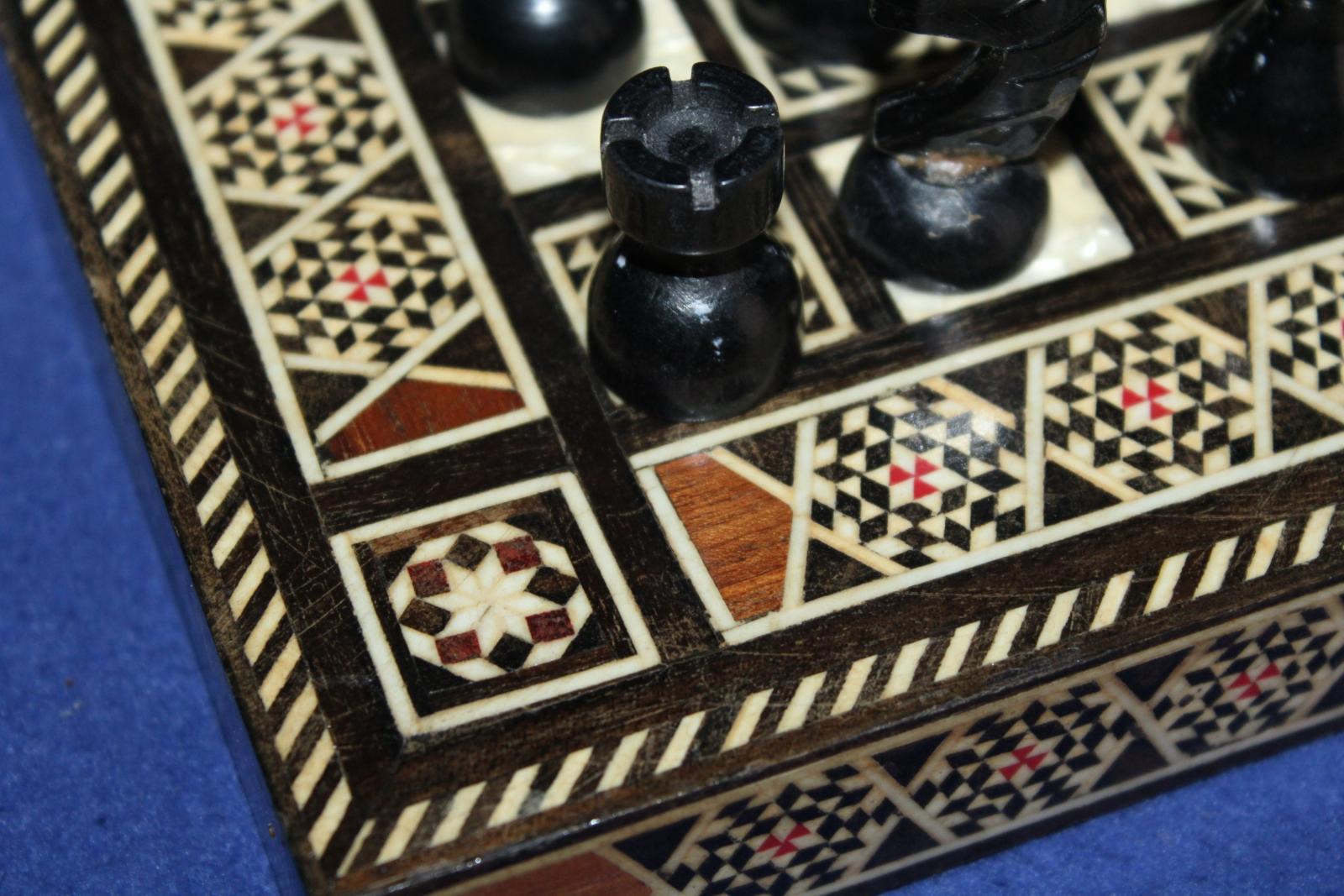 ŠACHY VYKLÁDANÉ PERLETÍ