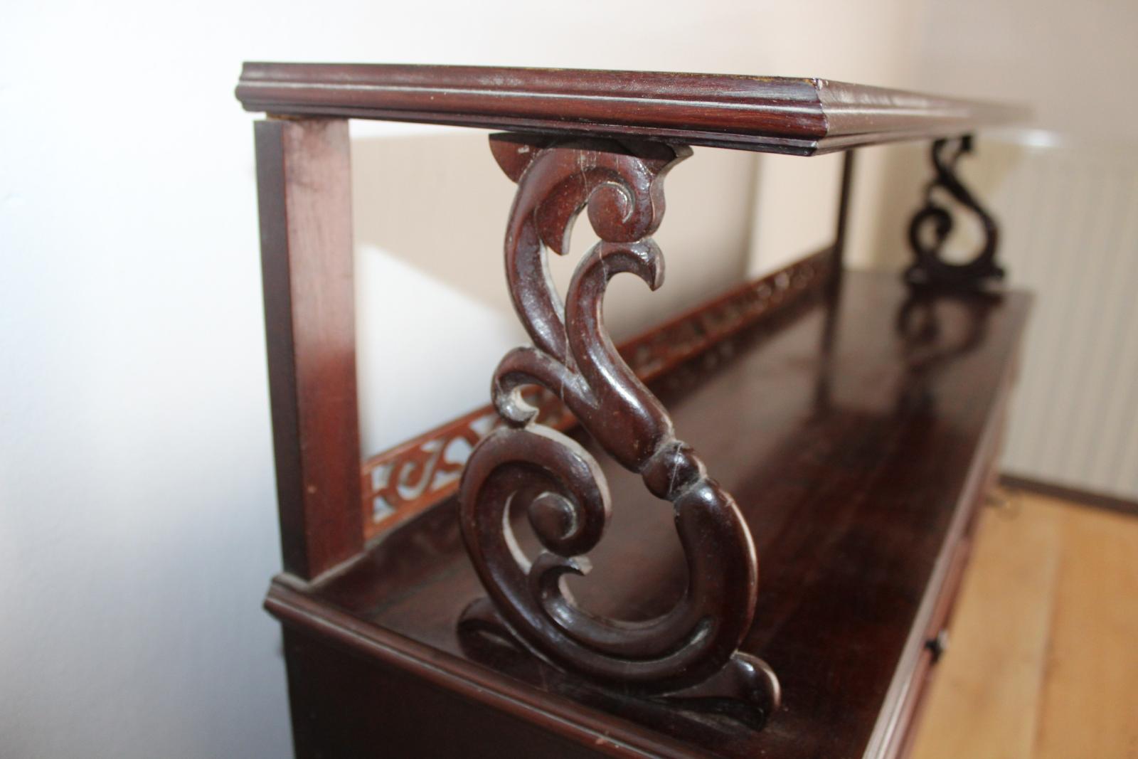 STAROŽITNÝ PSACÍ STŮL