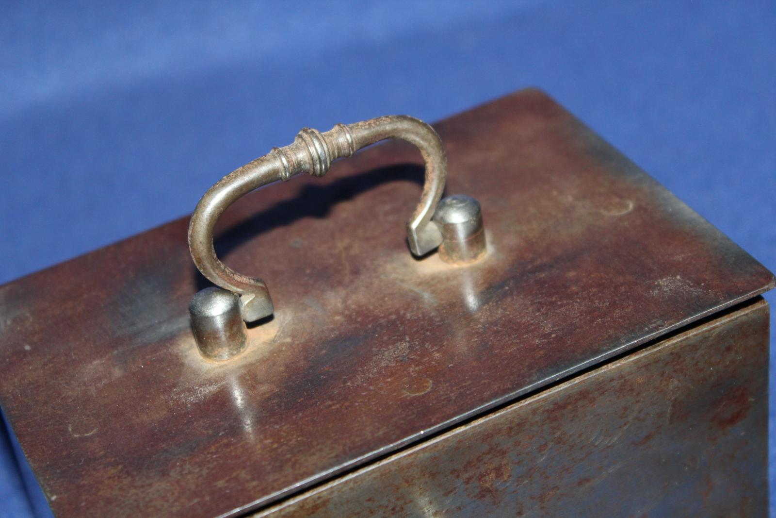 TREZOREK BIEDERMEIER, TREZOR
