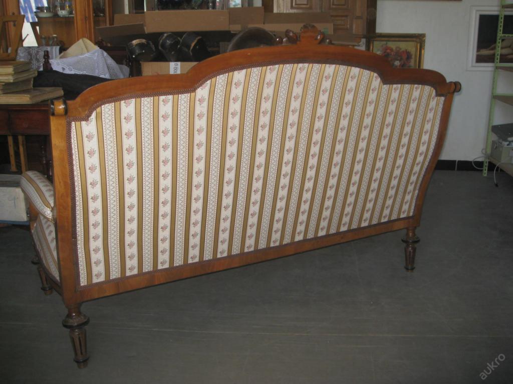 STAROŽITNÁ SEDAČKA