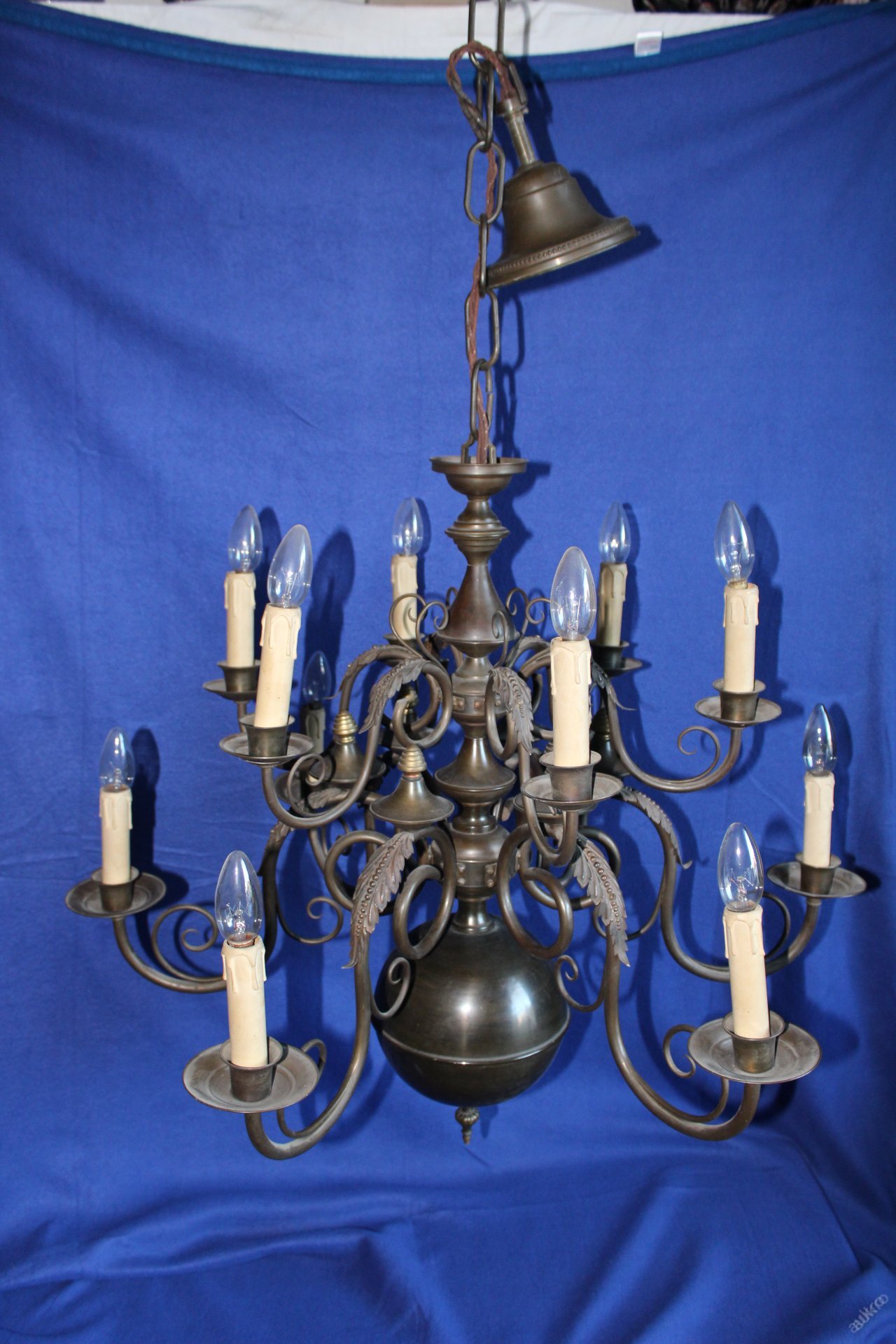 LUXUSNÍ STAROŽITNÝ LUSTR