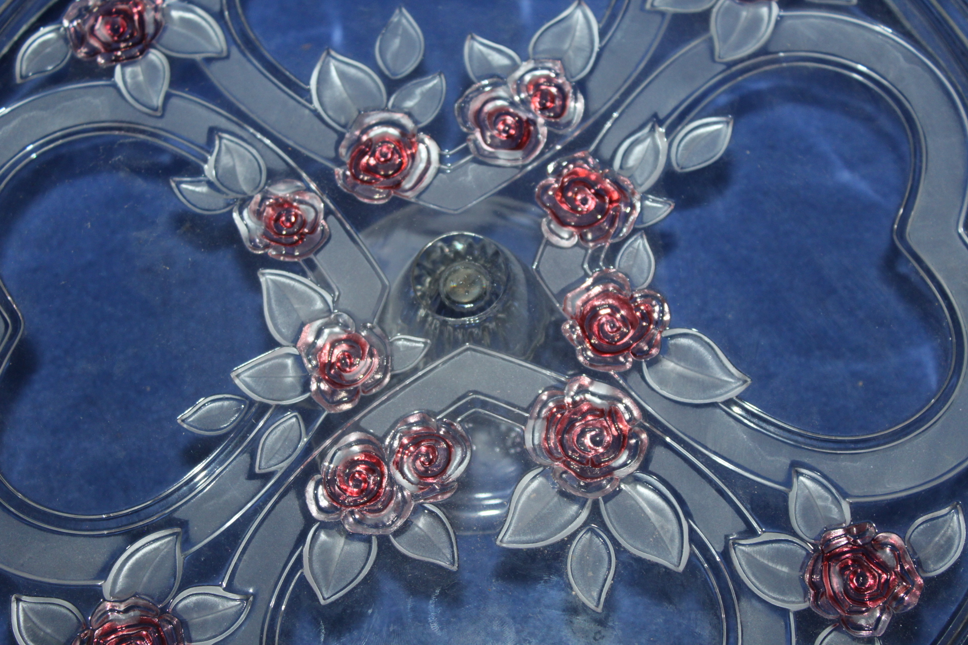 SKLENĚNÝ NÁSTOLEC NA PROSTÍRÁNÍ