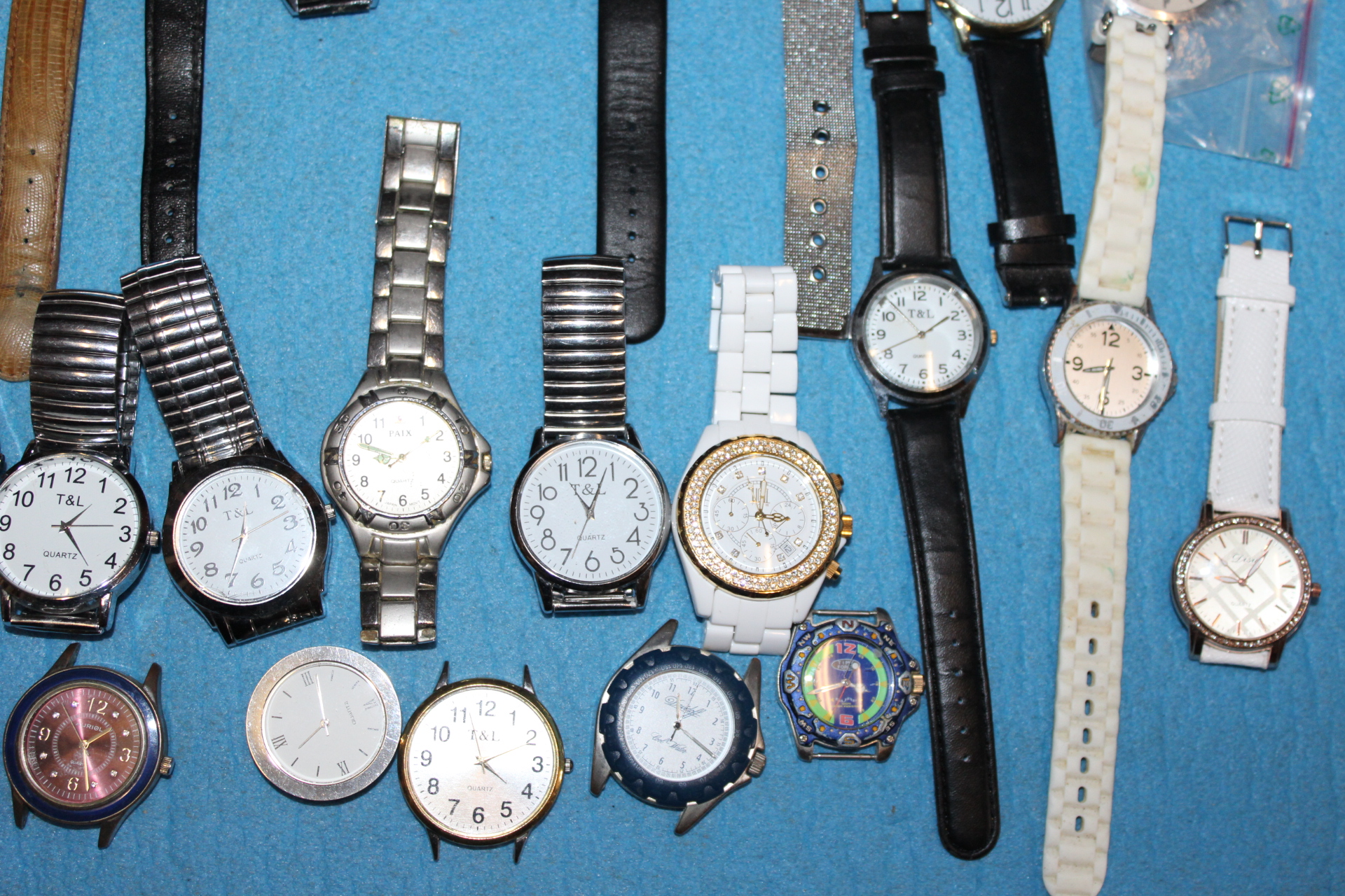 KONVOLUT HODINKY, 68 KS