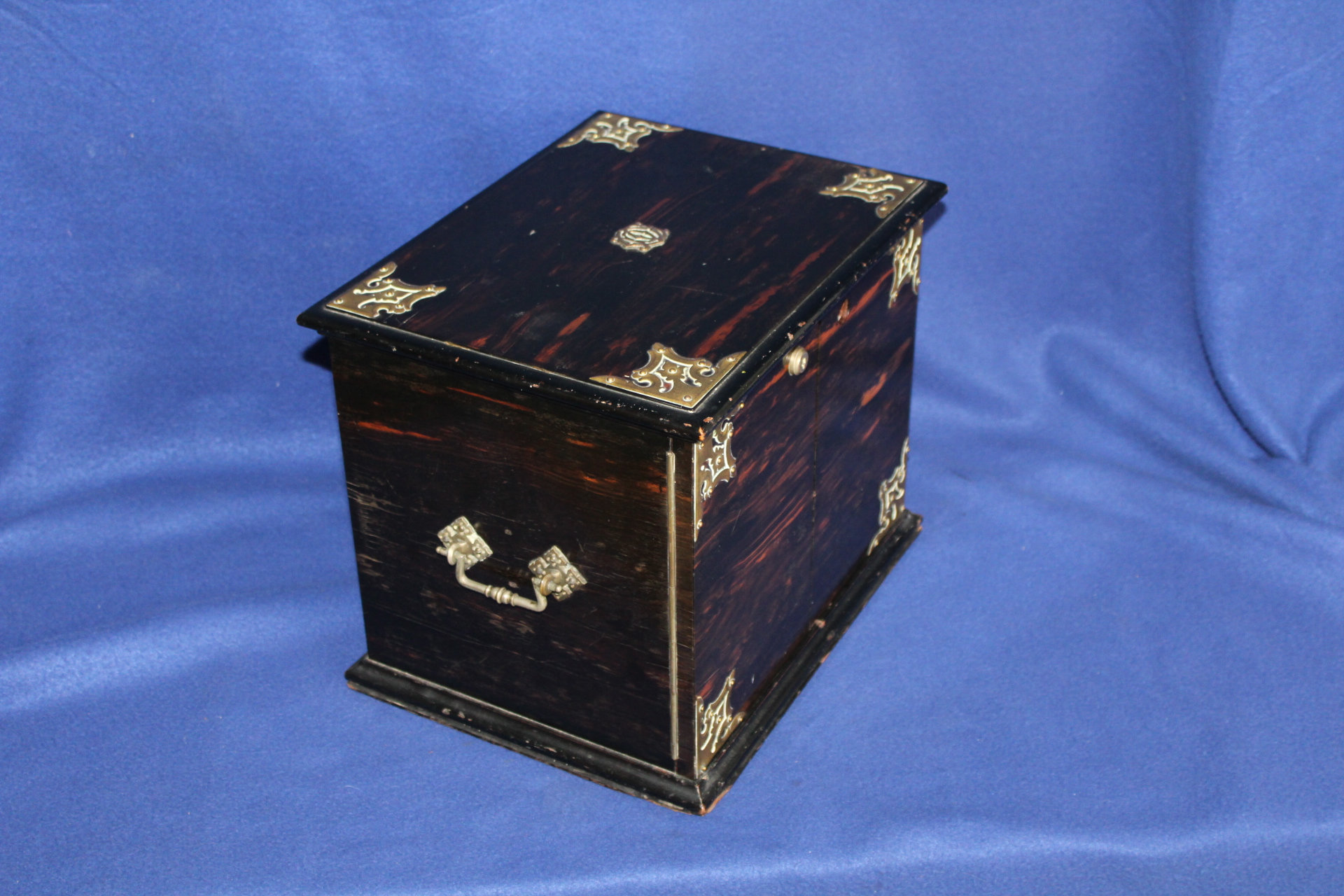 LUXUSNÍ ČAJOVÁ SKŘÍŇKA