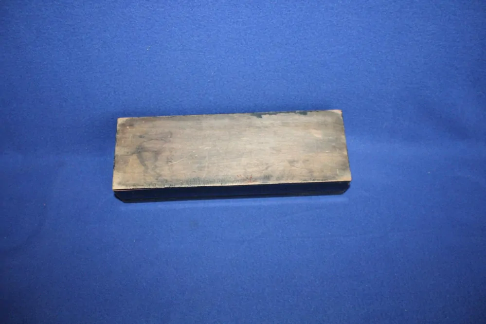 KAZETA, KRABIČKA NA RUKAVICE