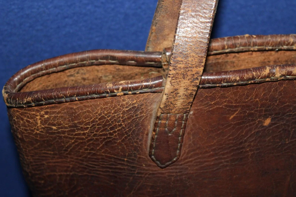 STAROŽITNÁ LOVECKÁ TAŠKA, BŮVOLÍ KŮŽE