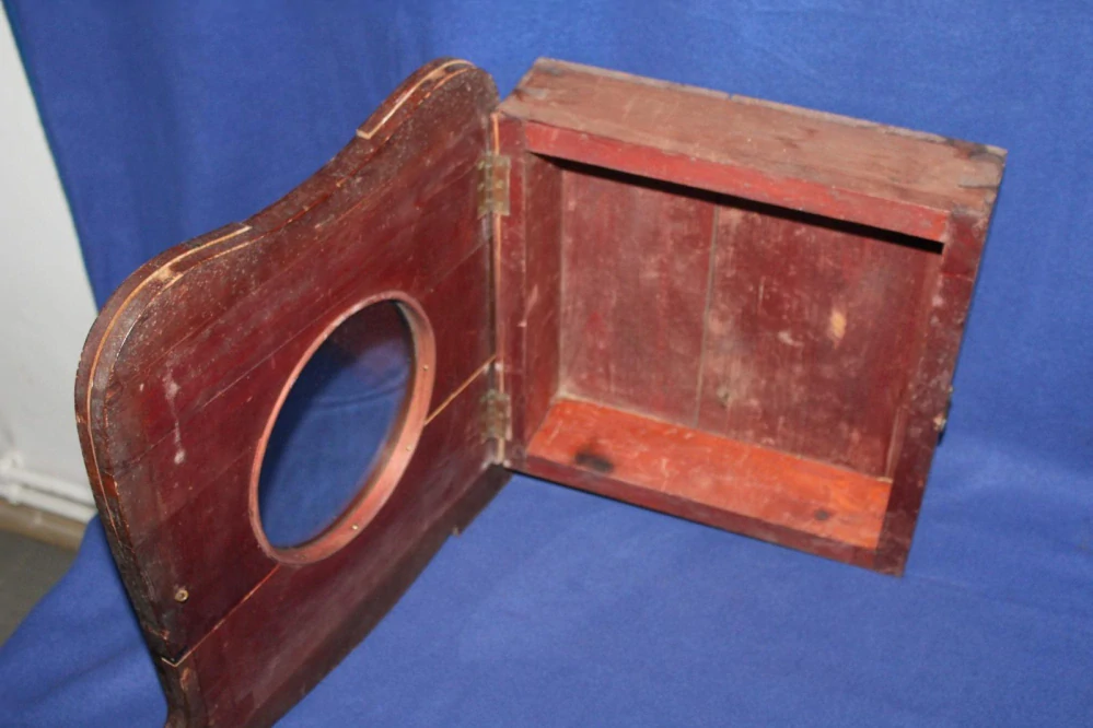 SECESNÍ SKŘÍŇKA NA HODINY