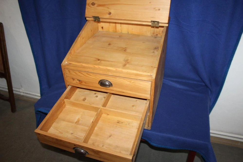 STAROŽITNÁ SKŘÍŇKA, OTEVÍRACÍ