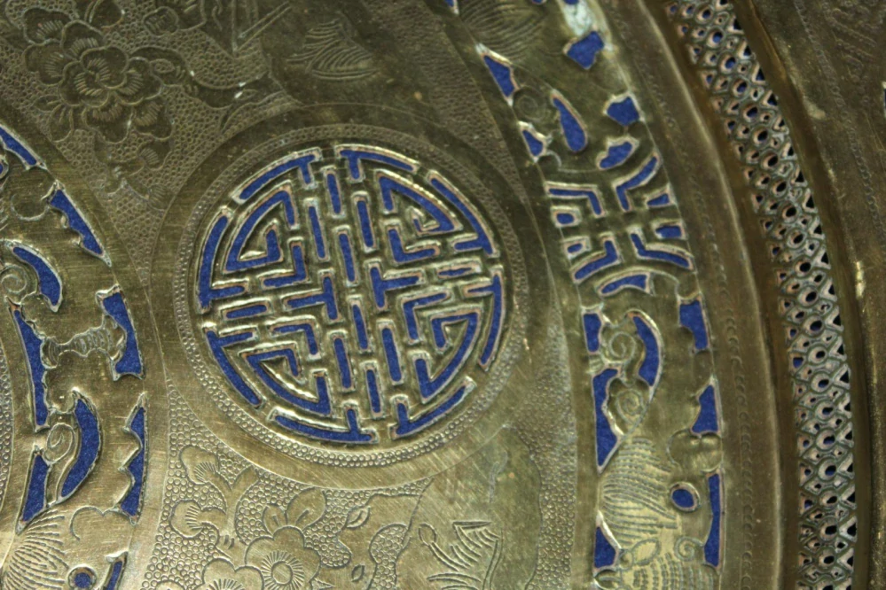 OBROVSKÝ STAROŽITNÝ TÁC, CHINA?