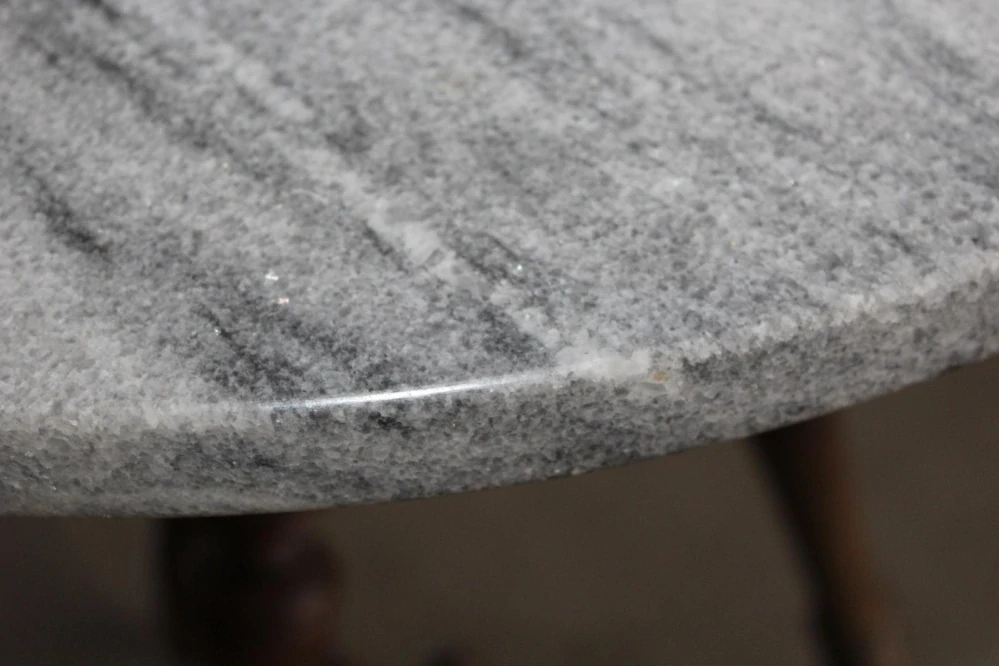 STOLEK S MRAMOROVOU DESKOU